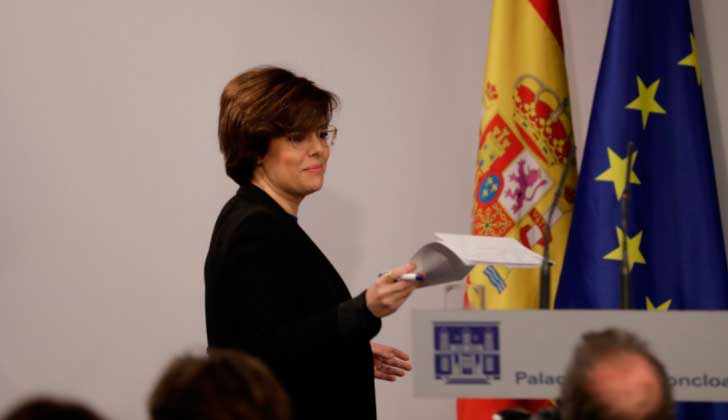 Gobierno español presenta recurso preventivo ante el TC para bloquear la investidura de Puigdemont.