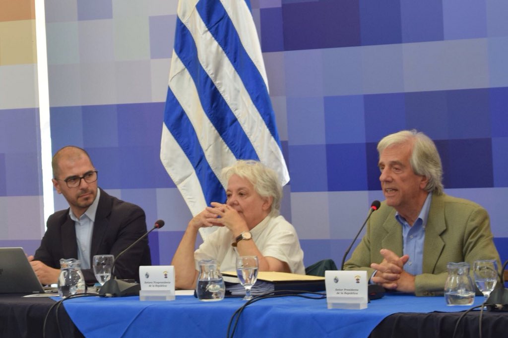 De izquierda a derecha, Juan Andrés Roballo, Lucía Topolansky y Tabaré Vázquez