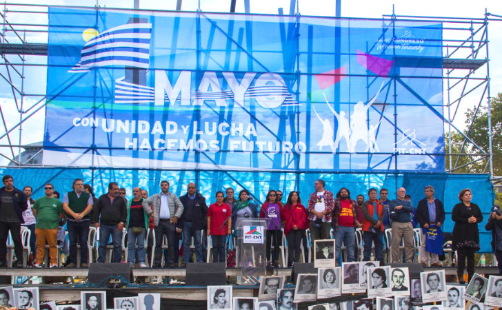 "Un mar de trabajadoras y trabajadores inundaron la Plaza Mártires de Chicago" / Foto: PIT-CNT