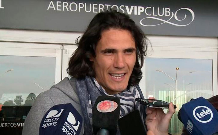 Edinson Cavani en su llegada al país / Foto: Telenoche