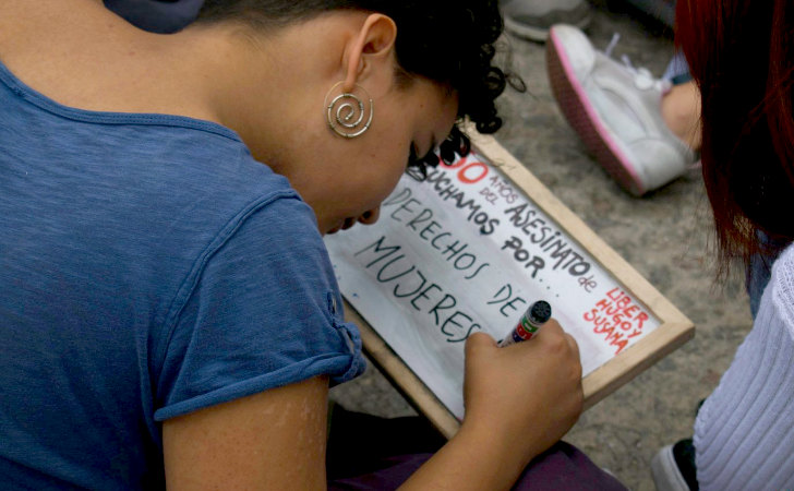 Preparando un cartel / Foto: PIT-CNT