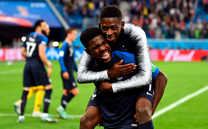 Samuel Umtiti festeja junto a Dembelé el tanto que puso a Francia en la final / Foto: @equipedefrance