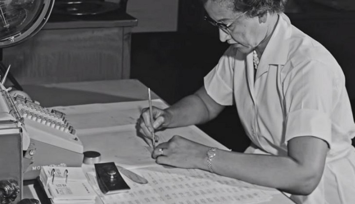 Katherine Johnson, que calculó a mano las órbitas de los viajes la Luna, cumplió 100 años