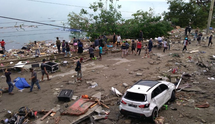 Al menos 384 muertos en Indonesia tras un terremoto y un tsunami en Indonesia