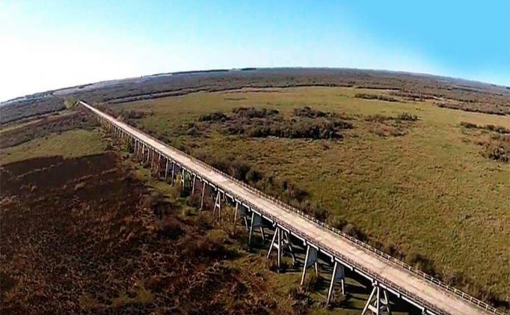 Uruguay tiene un puente "fantasma" de 2 kilómetros que nunca se usó