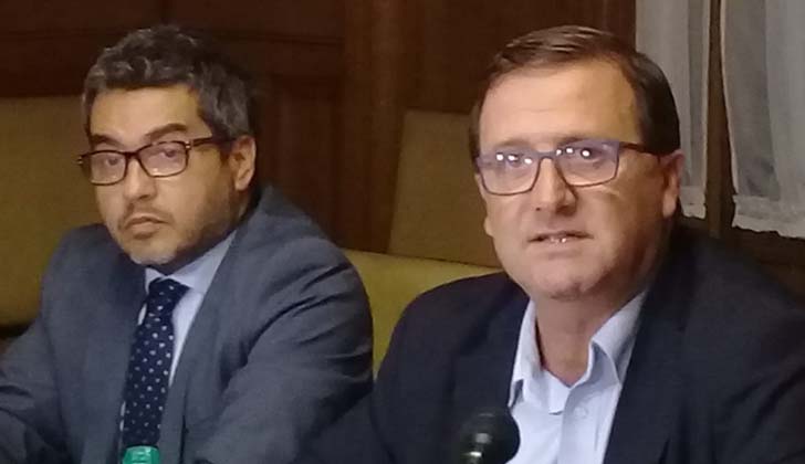 El abogado Gumer Pérez junto al senador De León. Foto: LARED21. 