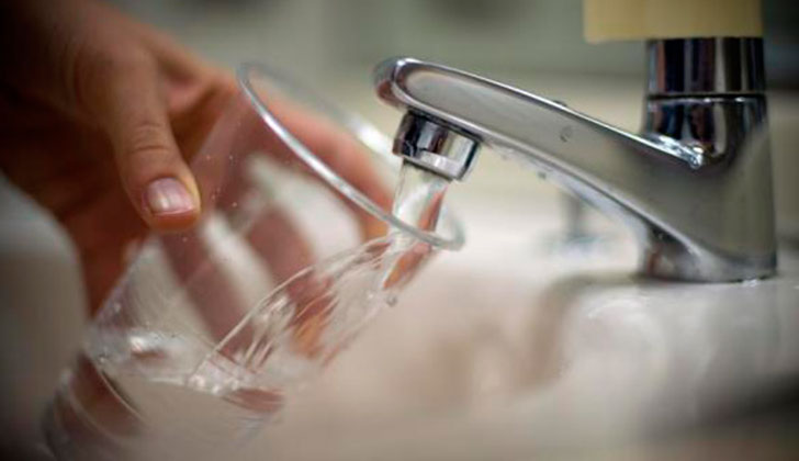 agua-potable-bajar-de-peso