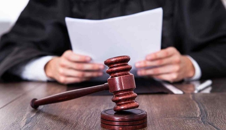 Comité de ética en EE.UU. pidió suspender a un juez que le dijo a una mujer que "cierre las piernas"