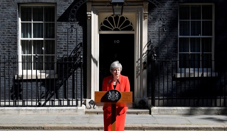 La primera ministra británica Theresa May presentó su renuncia 
