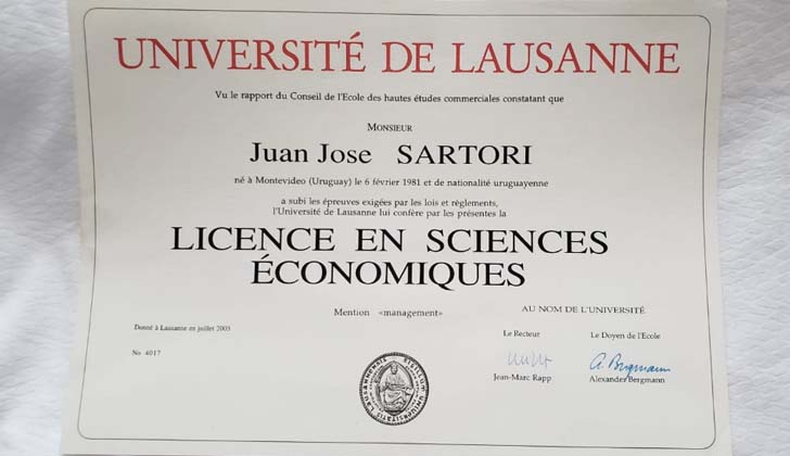 Título de licenciado en Ciencias Económicas por la Universidad de Lausana. 