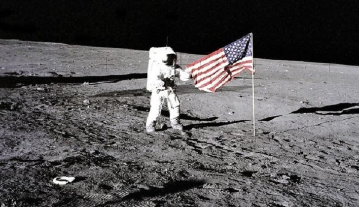 La NASA enviará la primera mujer a la Luna en 2024.