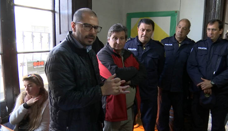 Juan Andrés Roballo junto a afectivos policiales en Santa Lucía.