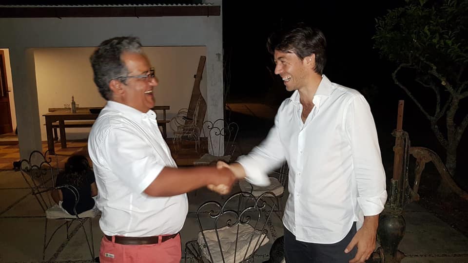 Carsoso saluda a Juan Sartori en esta foto de febrero de 2019. Foto: Facebook / Federico Priliac
