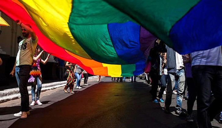 marcha-orgullo-gay-uruguay-e