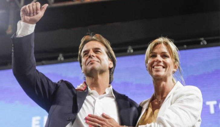 Luis Lacalle Pou mit seiner Frau Lorena Ponce de León. Foto: Gaston Britos / FocoUy Agency.