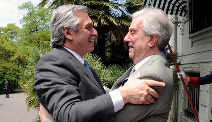 Alberto Fernández y Tabaré Vázquez. Foto: Presidencia de la República. 