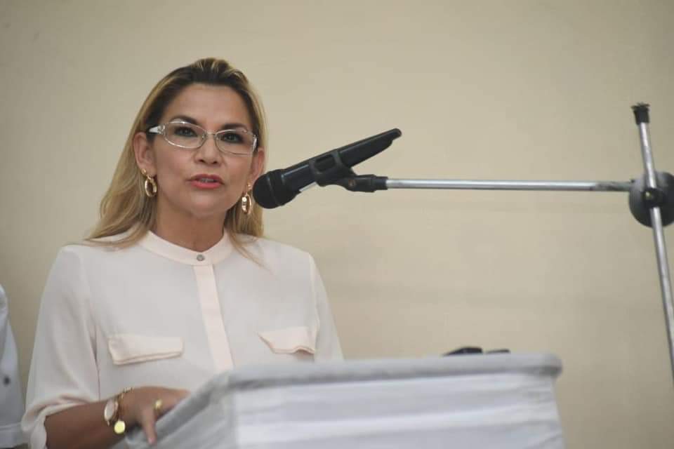 Jeanine Añez, autoproclamada presidenta interina de Bolivia. Foto: Twitter / Jeanine Añez