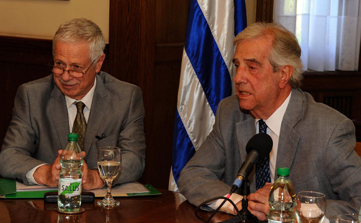 Tábaré Vázquez junto al ministro de Salud, Jorge Basso / Foto: Presidencia