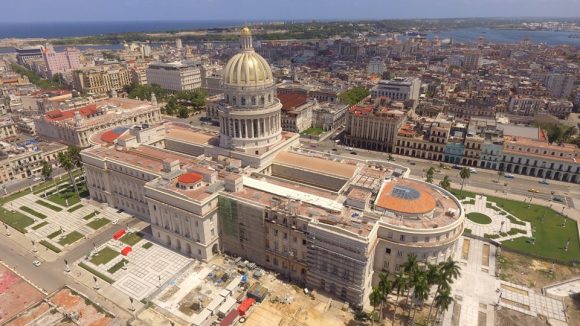 En La Habana Vieja, el Capitolio visto desde el aire. Foto: Naturaleza Secreta.
