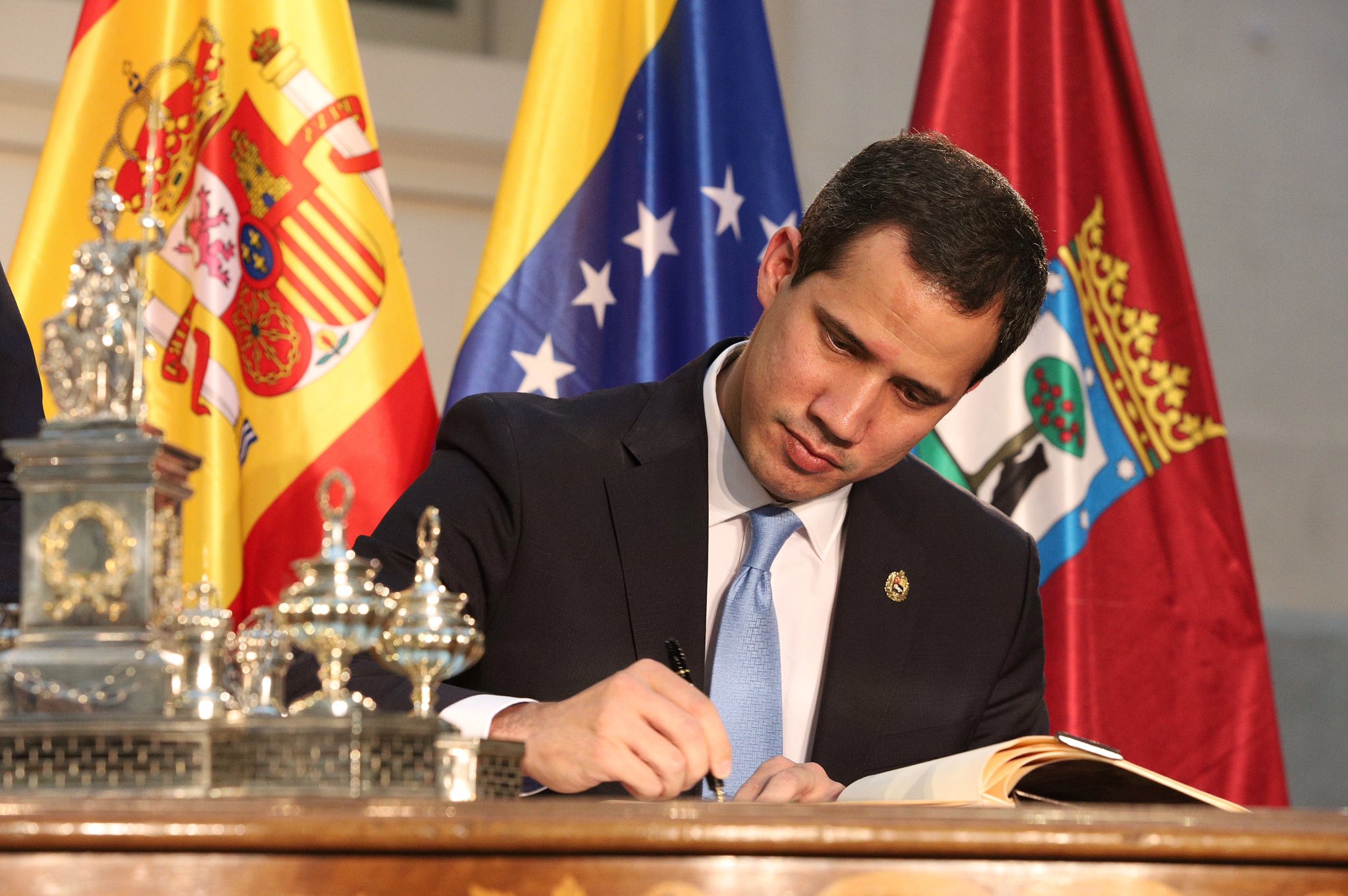 Durante su reciente visita a España, Guaidó recibió la llave de oro de la ciudad de Madrid. Foto: Twitter / Juan Guaidó