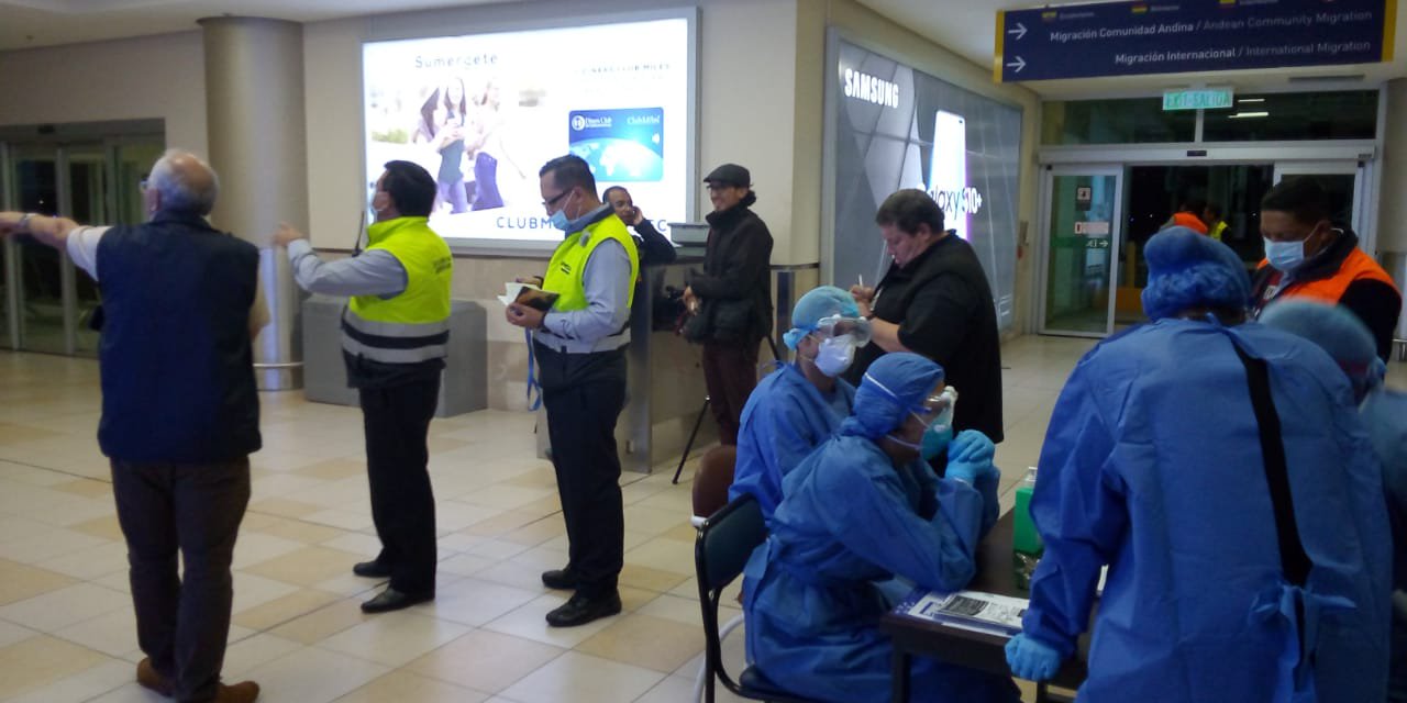Las autoridades aeroportuarias del Aeropuerto Internacional José Joaquín de Olmedo, de Guayaquil, ya están preparados para el brote, que llegó al país hace dos semanas. Foto: Ministerio de Salud de Ecuador