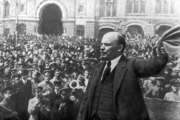 Lenin-y-la-Revolución-Socialista-de-Octubre-580x386