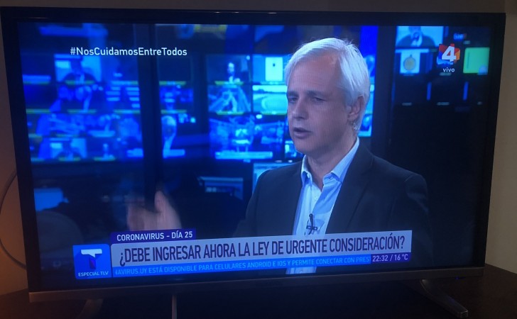 Adolfo Garcé desató la polémica por su participación en Todas Las Voces de canal 4. Foto: Twitter / @Miguelorenzoni