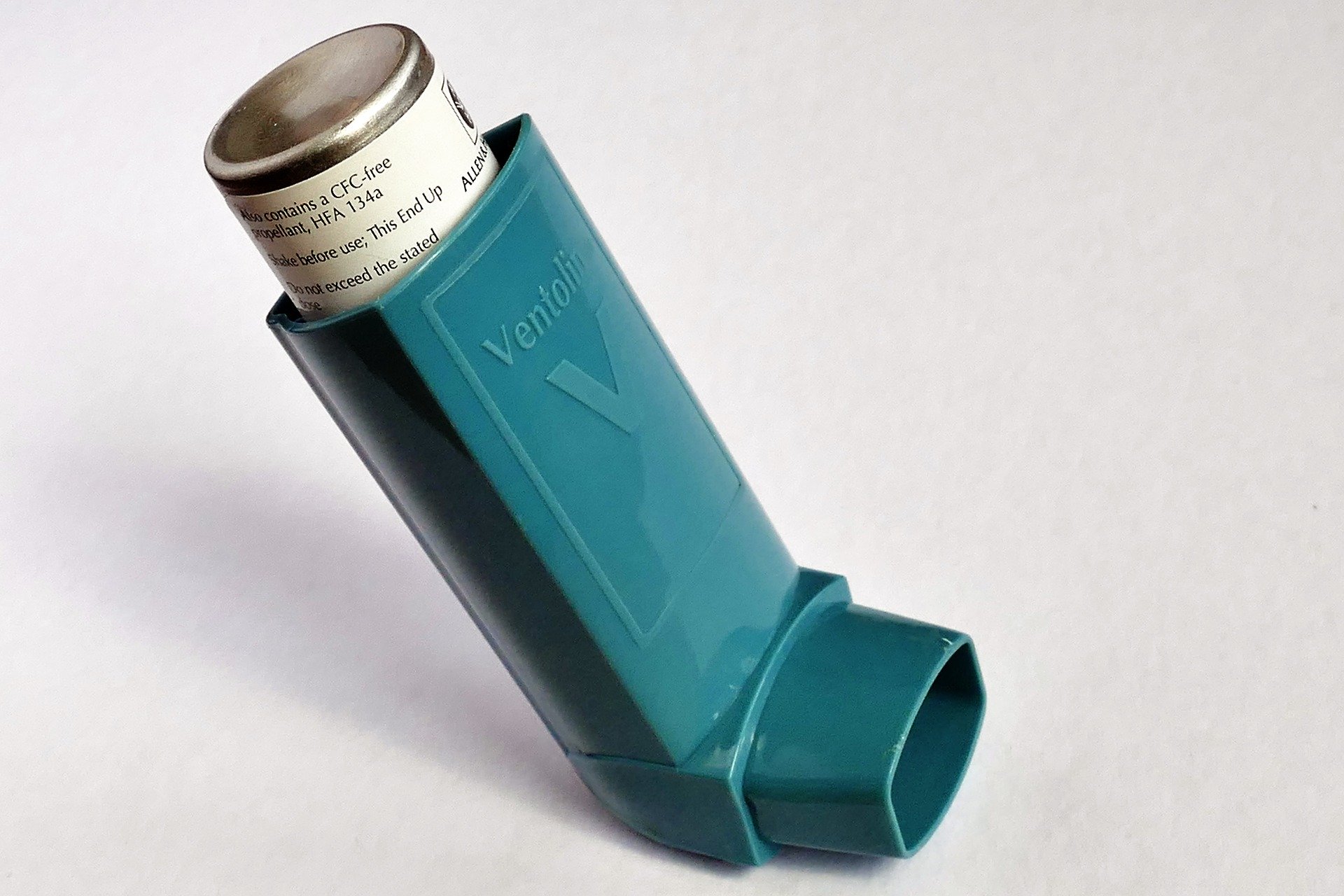El inhalador de Salbutamol es uno de los medicamentos más usados para los episodios de asma. Foto: Pixabay