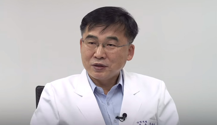 Profesor Kim Woo-joo, del Departamento de Enfermedades Infecciosas del Hospital Universitario Grupo de la Universidad de Corea del Sur.