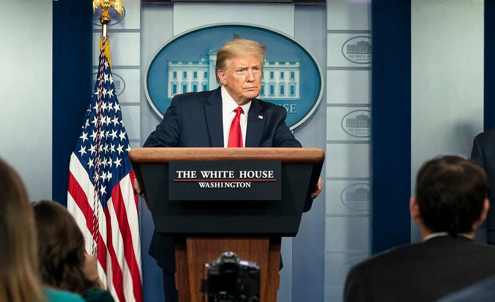 Trump dando una conferencia de prensa en la Casa Blanca. Foto: Flickr / The White House