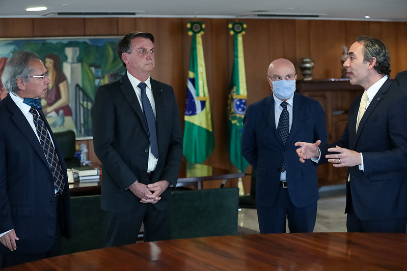 Durante sus apariciones públicas y contacto con otras personas, Bolsonaro se niega a usar tapabocas. Foto: Presidencia de Brasil