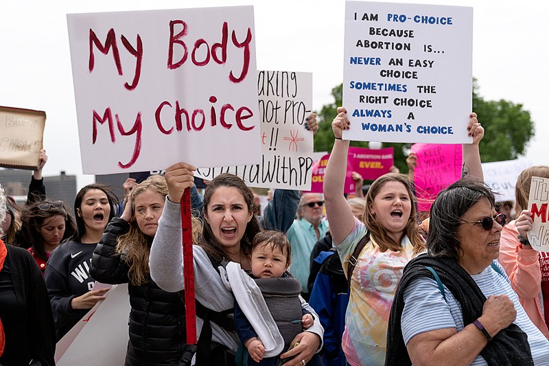 "Mi cuerpo, mi decisión", dice el cartel de una mujer que se manifiesta a favor del aborto en Minessota, en 2019. Foto: Wikimedia Commons