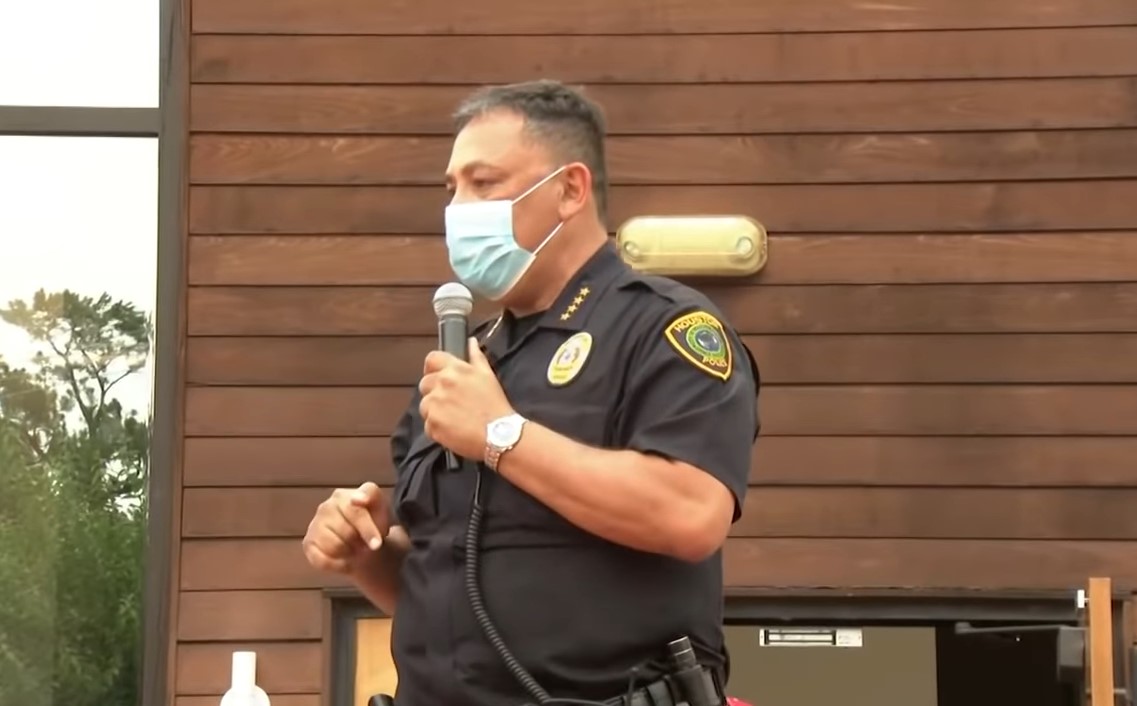 Art Acevedo, jefe de la Policía de Houston, Texas. Foto: Captura de pantalla / YouTube / KHOU 11