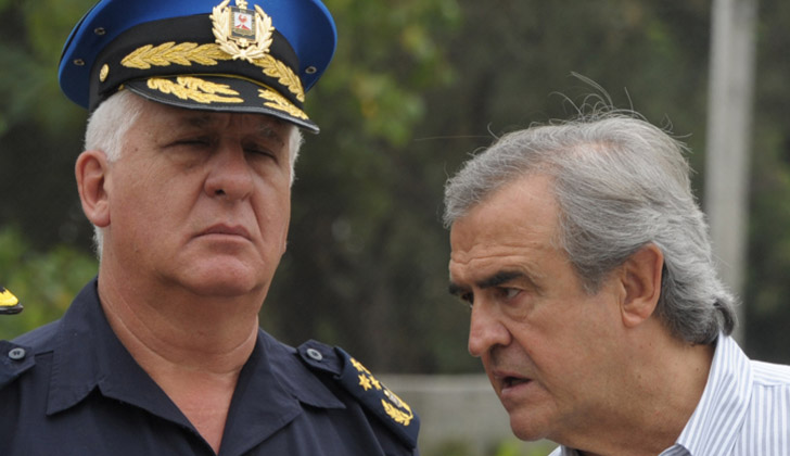 El director nacional de Policía, Diego Fernández, junto al ministro del Interior, Jorge Larrañaga. Foto: Presidencia.