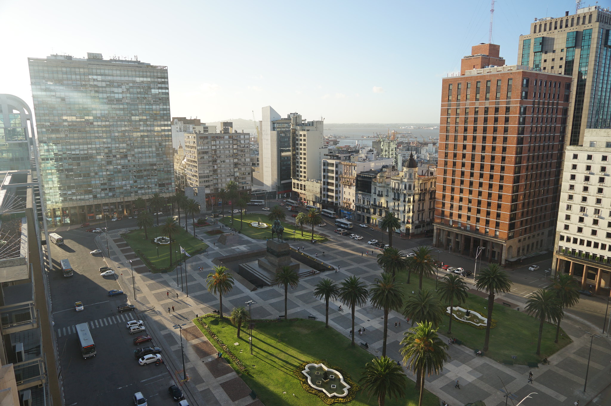 Plaza Independencia, Montevideo. Foto: Flickr / hectorlo