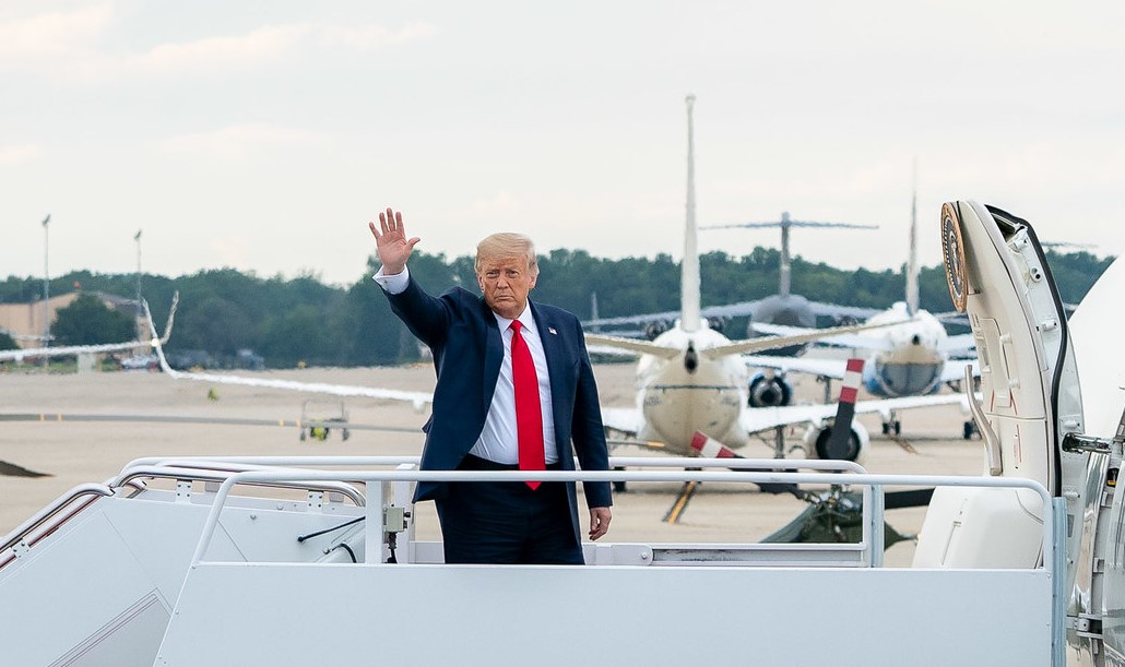 Trump abordando el Air Force One. Foto: Flickr / The White House