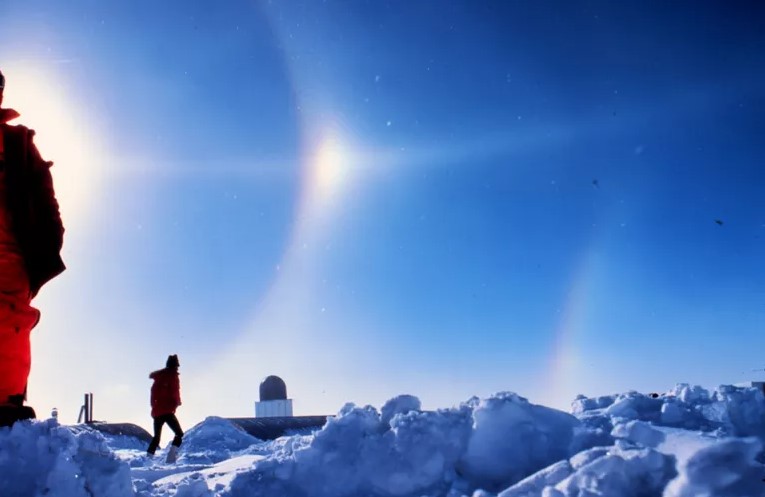 Investigadores en la estación del Polo Sur en la Antártida. Foto: Flickr / NOAA