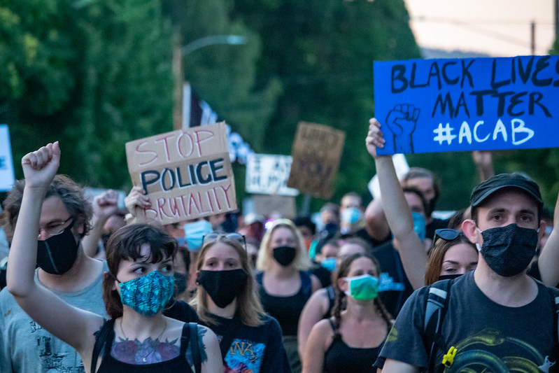 Marcha por el movimiento Black Lives Matter en Springfield, Oregon. Foto: Flickr / David Geitgey Sierralupe