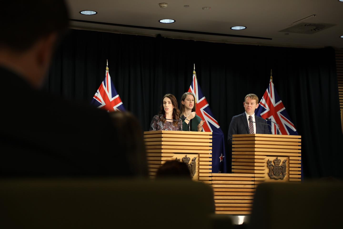 Jacinda Ardern (izq), primera ministra de Nueva Zelanda. Foto: Gobierno de Nueva Zelanda