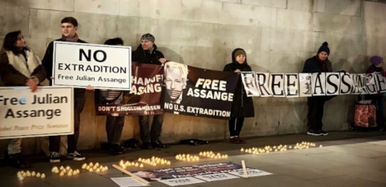 Foto: Vigilia por la libertad de Julian Assange - Garry Knight Attribution 4.0 International (CC BY 4.0)