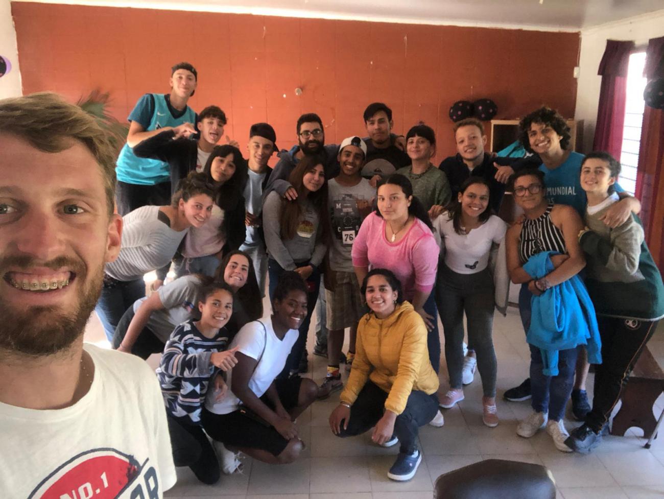 Participantes de un taller de formación en recreación de barrio Lavalleja, en marzo de 2020. Foto: Centros MEC