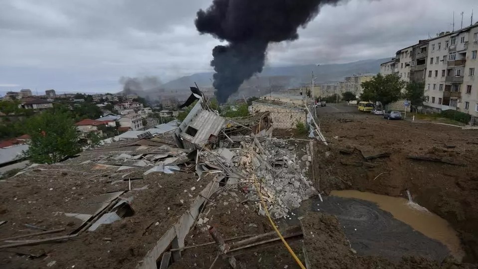 La capital de Nagorno-Karabaj, Stepanakert, fue blanco de intensos bombardeos el 4 de octubre de 2020. Foo: Karo Sahakyan / Gobierno de Armenia