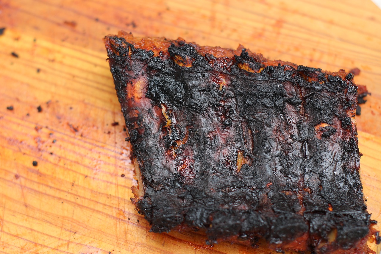 Cocinar la carne al fuego directo aumenta el riesgo de producir cáncer en humanos. Foto: Pixabay