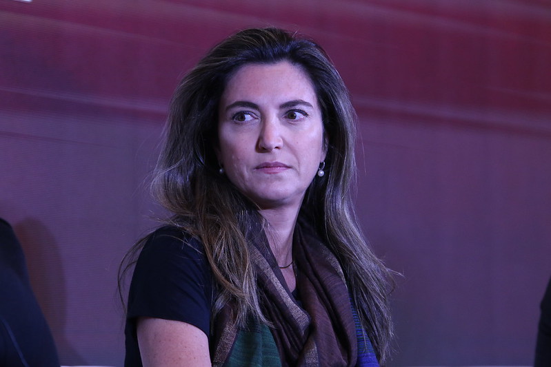 Patricia Campos Mello en una imagen de la Conferencia Anual del CAF de 2019. Foto: Inter-American Dialogue / Flickr