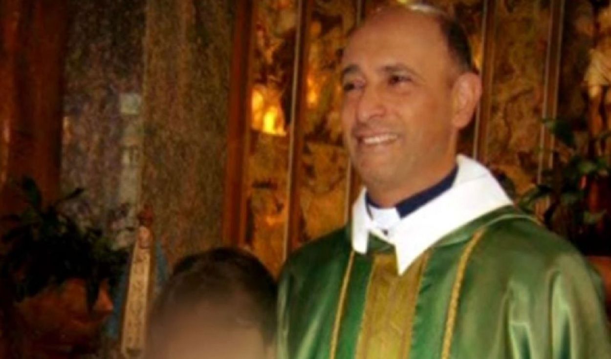 Sacerdote Carlos Eduardo José, acusado de violación.