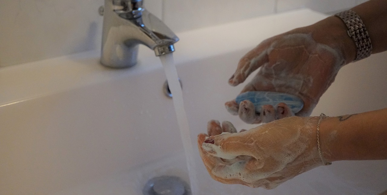 El constante lavado de manos es una de las medidas más efectivas contra el COVID-19. Foto: Pixabay