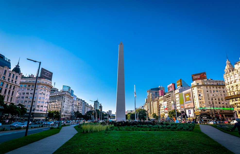 El famoso Obelisco, ubicado en la avenida 9 de Julio, es una parada obligatoria para una selfie. Foto: Flickr / Patricio Espigares (CC BY-NC-ND 2.0)