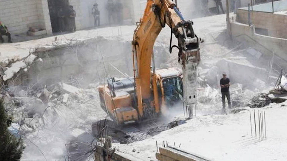 Foto de la demolición, cortesía de DemocracyNow!