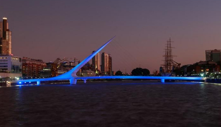 Puente de la mujer en Puerto Madero, Argentina.