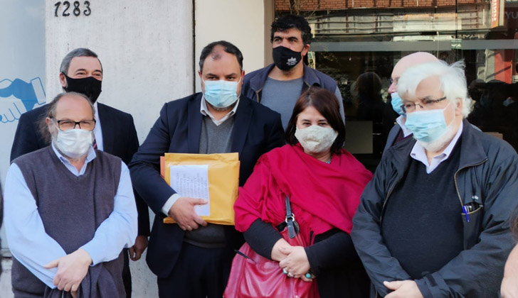 Senadores del FA presentaron denuncia penal contra jerarcas de gobierno por extensión de concesión de terminal de contenedores a Katoen Natie.